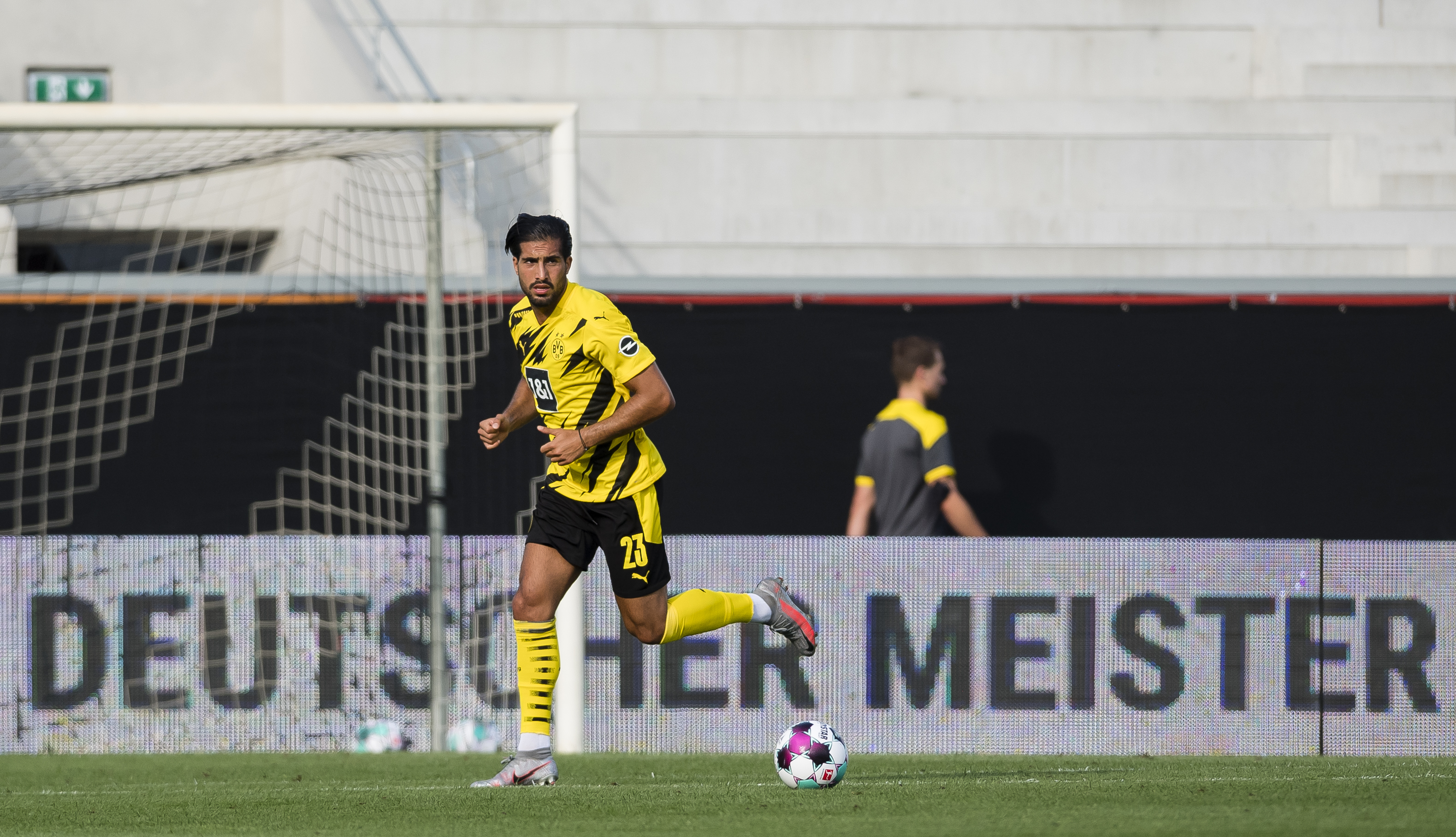 埃姆雷詹落选名单,埃姆雷詹头球精准传中