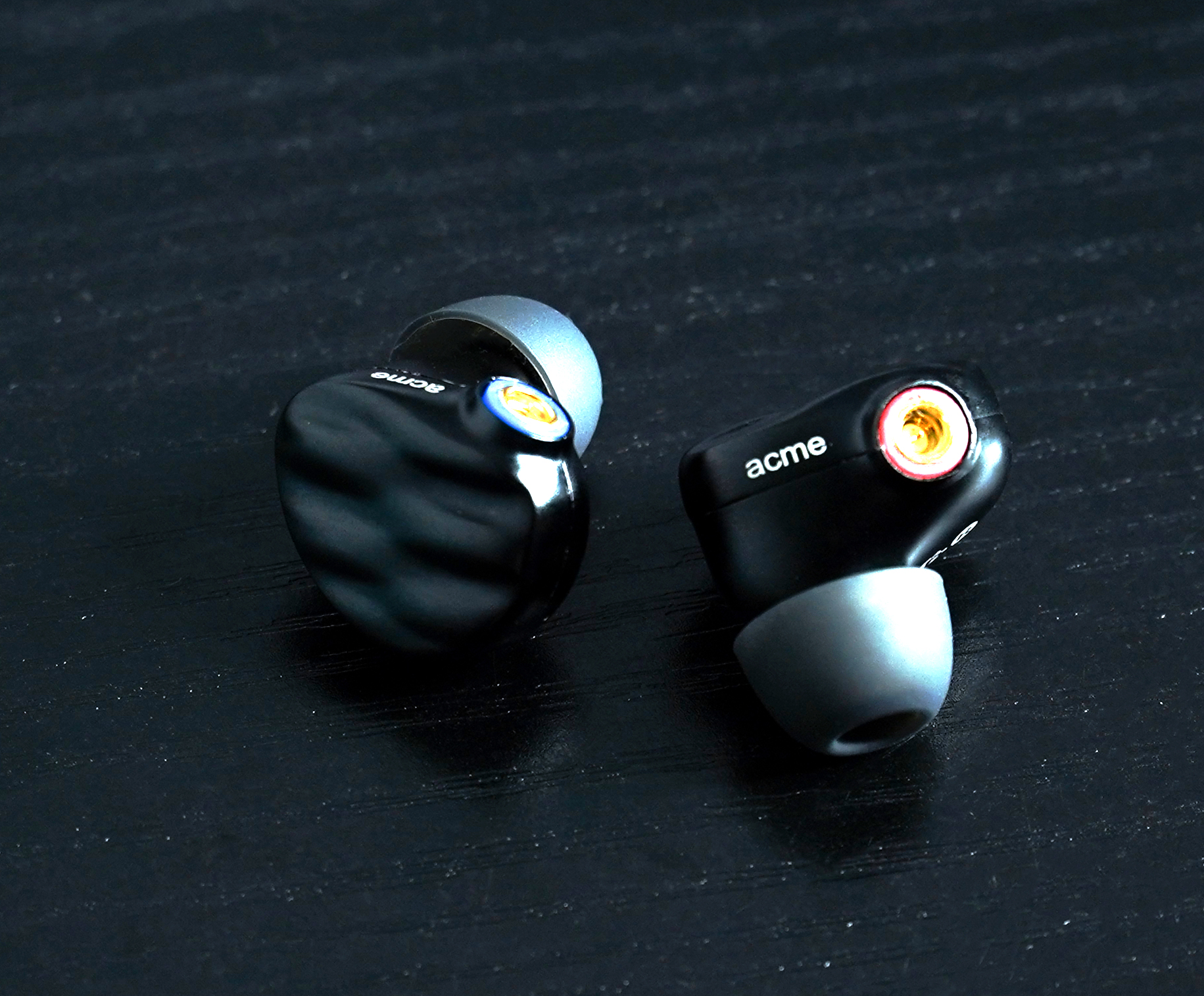 有线耳机金色和蓝色哪个更好,同价位的耳机是无线好还是有线好