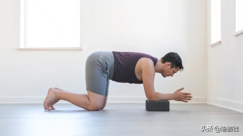 手腕疼痛可以练什么瑜伽,手腕疼的瑜伽康复动作