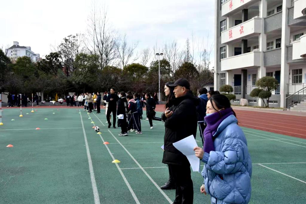 小学足球绕杆比赛方案,足球绕杆比赛小学