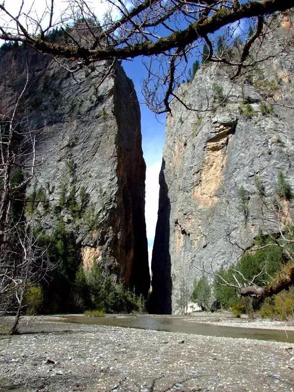 甘肃四大石林，独特的旅行风情体验