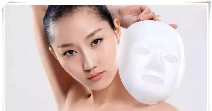 敷完面膜千万不要直接睡觉,敷完面膜啥都不用