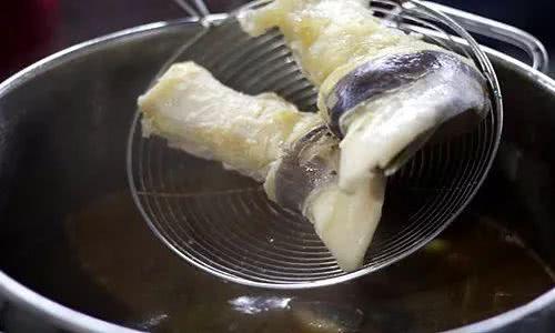 卤菜放红曲米会使卤水发酸吗,卤水发黑发酸是什么原因