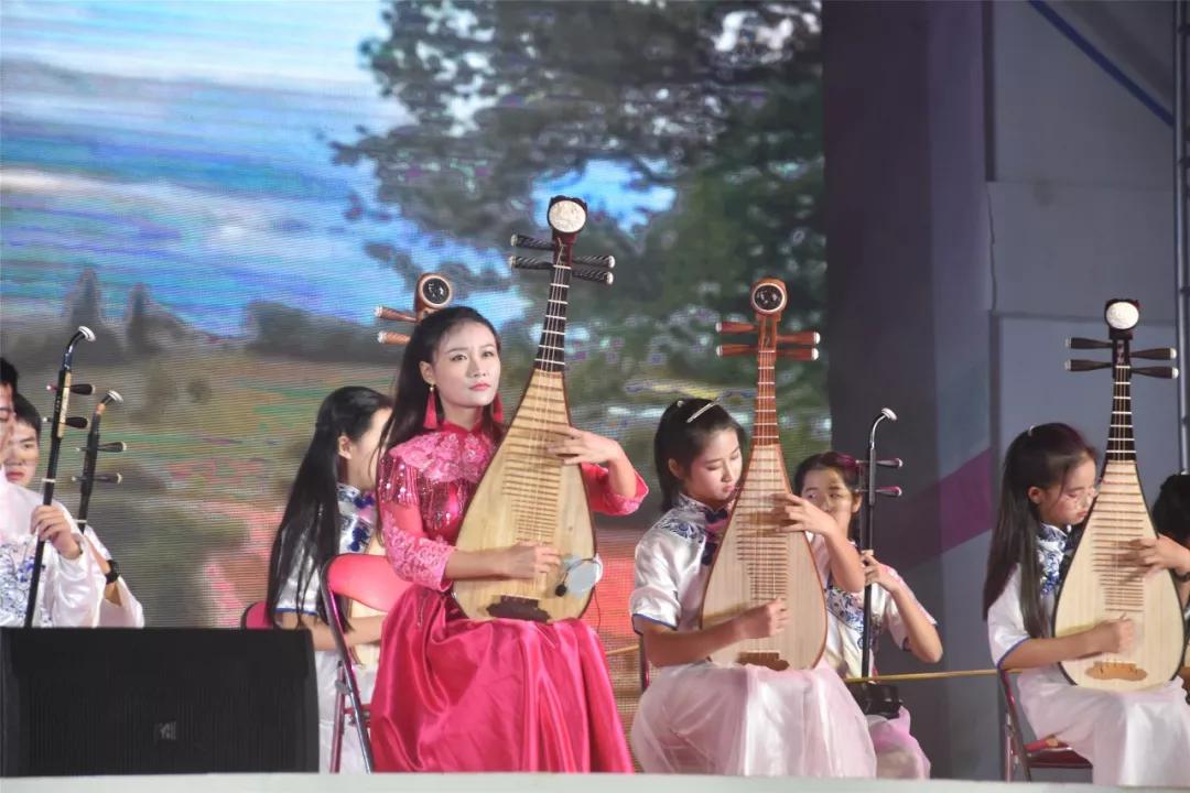 万宁这所学校兴趣班喜结硕果艺术节开出多彩花