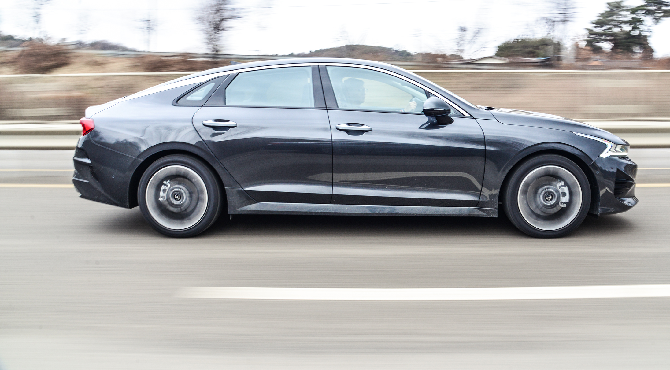 全新起亚k5高颜值运动帅气真香,起亚k5是b级车吗