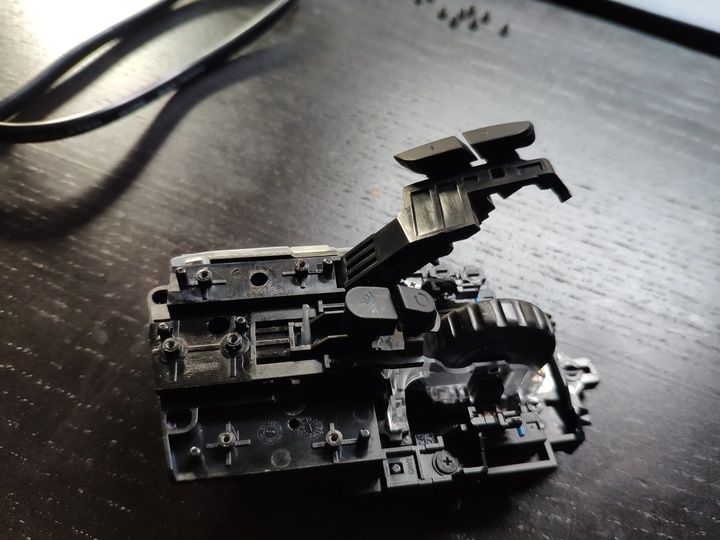 罗技g304鼠标如何拆卸侧键,罗技g604鼠标后盖怎么打开