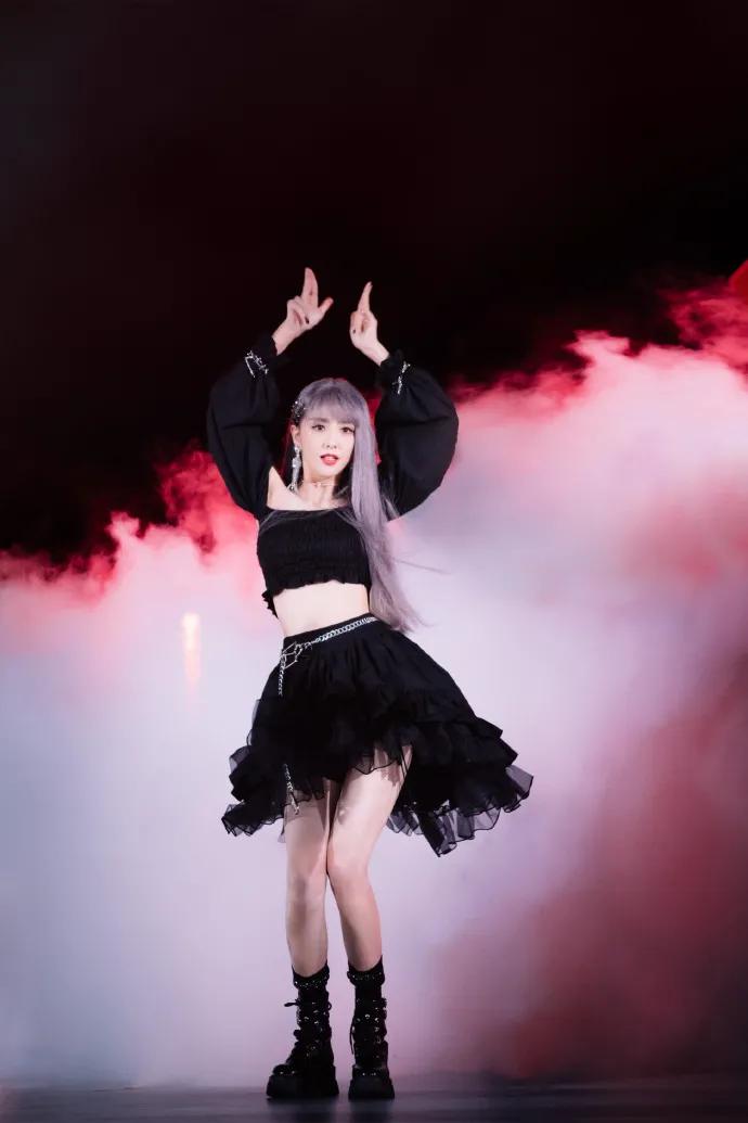 什么款式的马丁靴春夏秋冬都百搭,小个子增高马丁靴新款百搭时尚