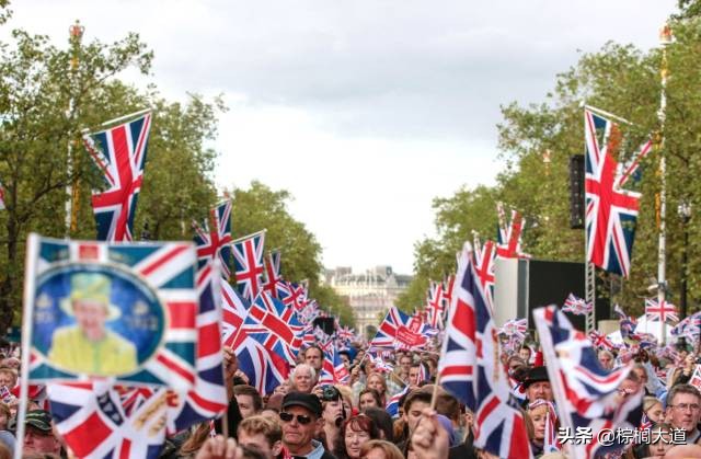 棕榈大道留学一般要多少钱,伦敦国王学院课程实录