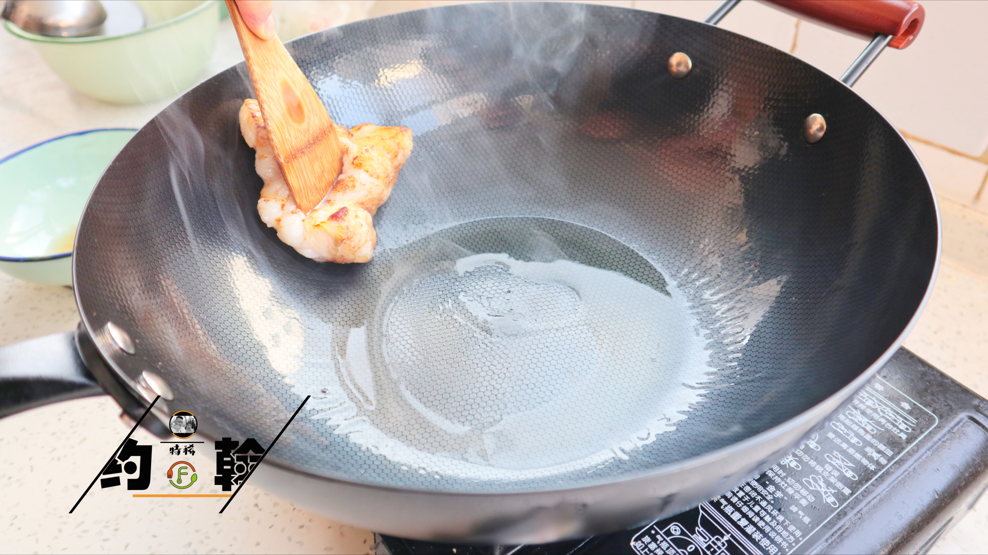 不粘铁锅新锅的正确开锅方法,不粘锅的正确开锅方法铁锅