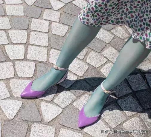 日本女生穿凉鞋配袜子,日本漂亮女生穿凉鞋