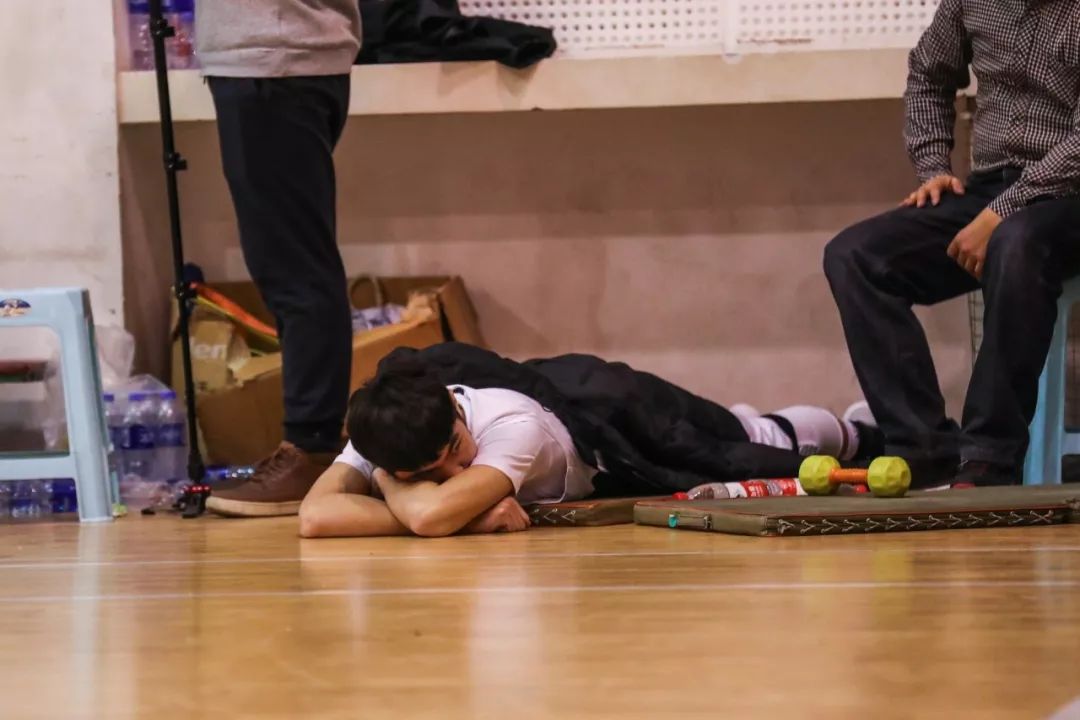 十六强激烈幸存不易新八强更强明日开战丨2018-19耐克高中联赛