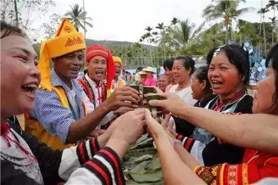 喝正宗的黎族山兰酒,黎族特色山兰酒是什么