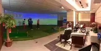 让小球缓慢下降,让小球顺利滚下来