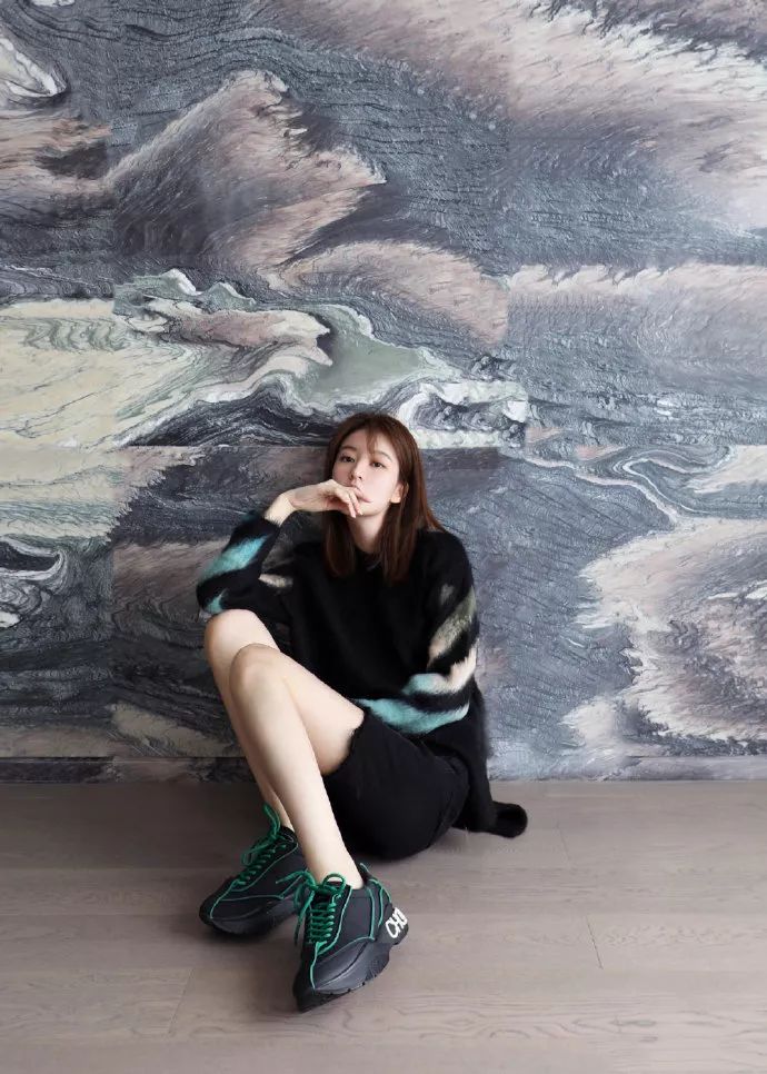 乔欣富二代吗,乔欣穿蝴蝶裙的照片