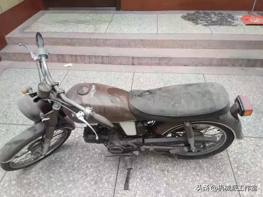 本田有一款摩托车很大又很宽,本田70cc