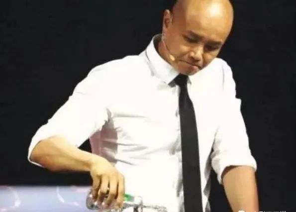 乐嘉沦落,乐嘉沦落街头