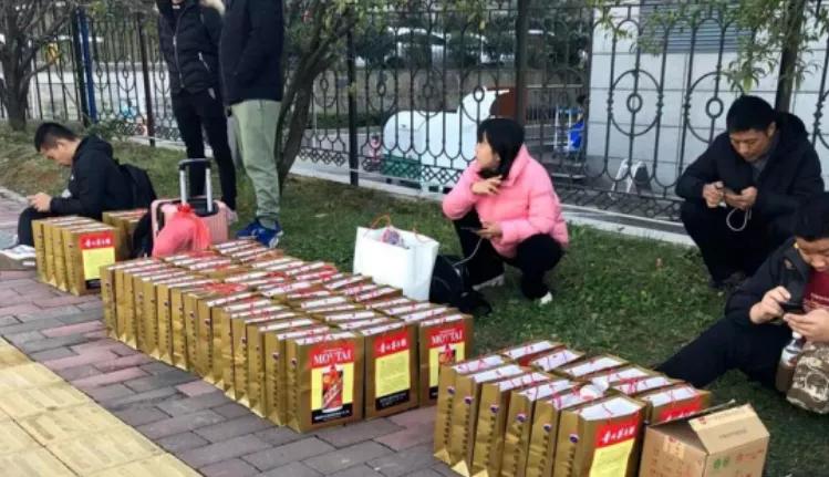 单瓶茅台空盒子能卖多少钱,茅台空瓶子可以卖钱吗