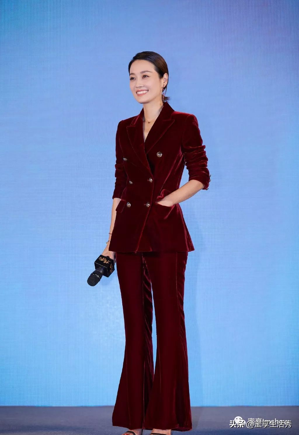 凯特王妃和梅根王妃哪个更大,凯特王妃梅根穿衣搭配