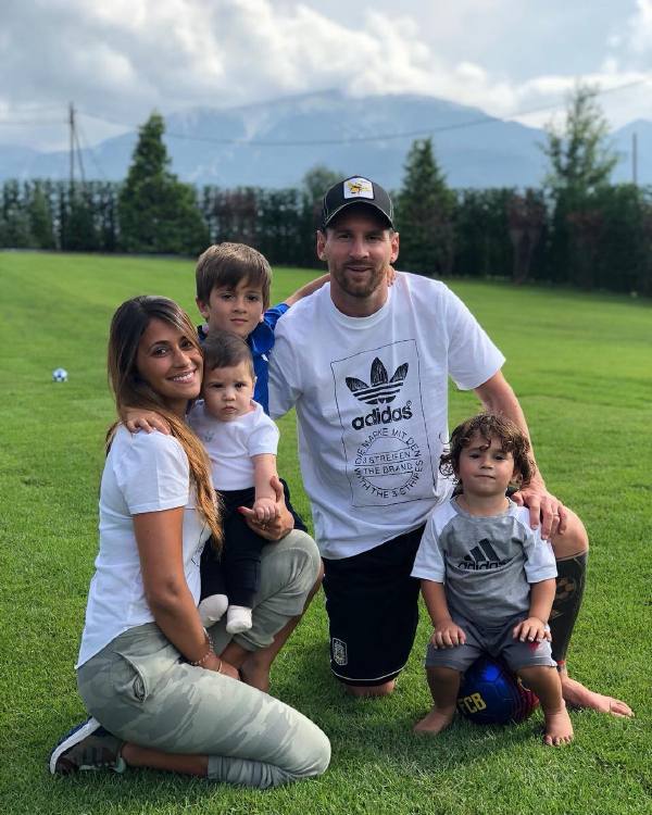 梅西暖心感人时刻,梅西和他的三儿子暖心互动