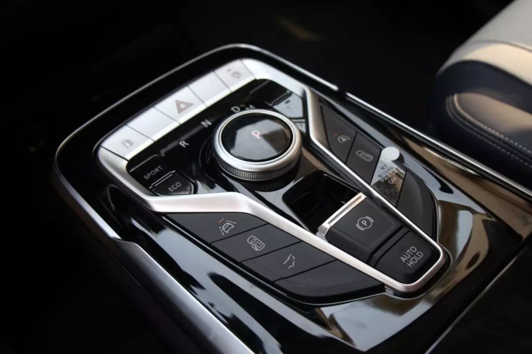 跟埃尔法同级别车型,跟埃尔法一样的豪车