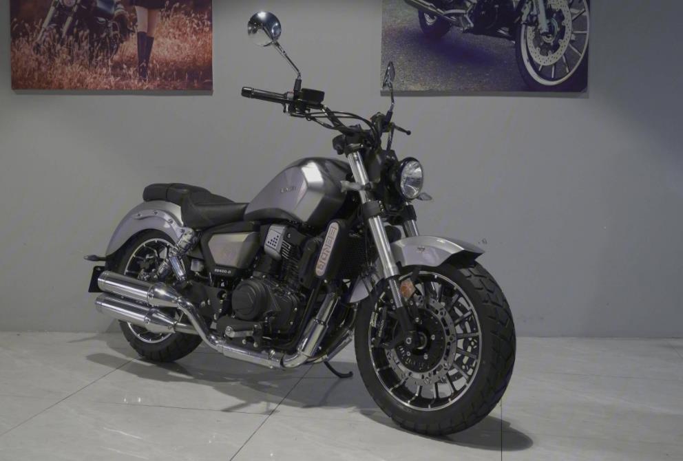 奔达巡航太子车BOX400，水冷双缸36.7马力，配19L油箱，不到3万