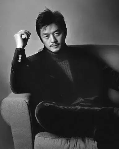 令狐冲李亚鹏谁才是天下第一,李亚鹏是否有令狐冲的气质