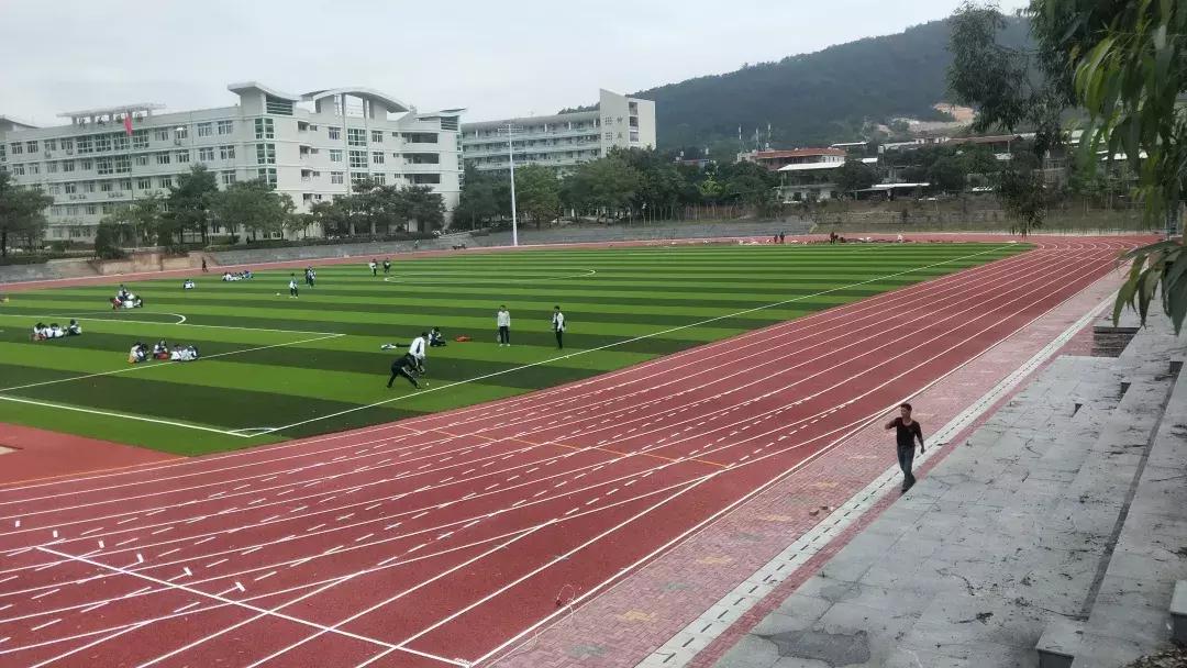 柳城中学在建什么,柳城小学操场