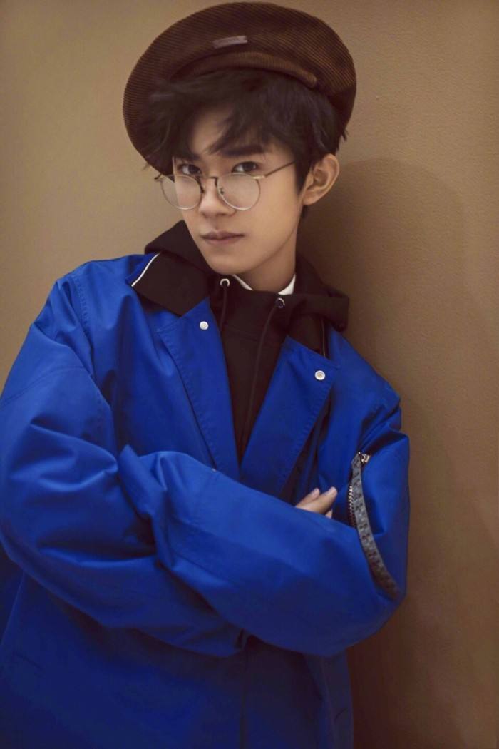 因舞台事故频登“热搜”粉丝声称只有她最“敬业”