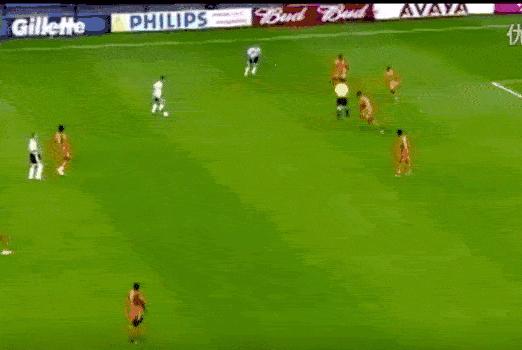 深度|从防守者到进攻发动机，边后卫凭什么站上舞台中心？