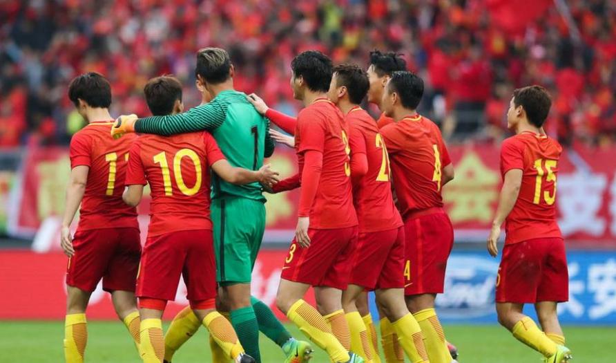 男篮水平为什么越来越靠近男足了,中国男篮为什么比男足强