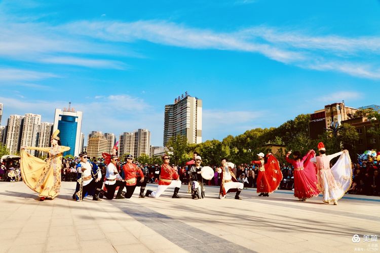 洛阳牡丹广场新疆舞视频,洛阳牡丹广场爵士舞