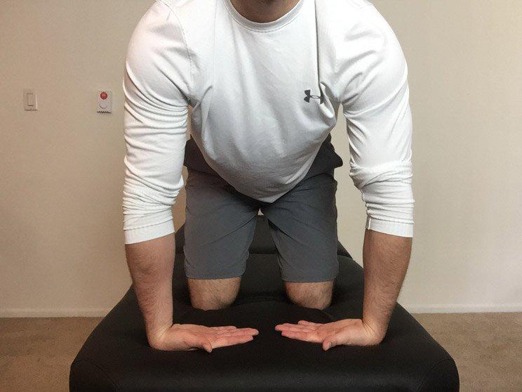 手腕酸痛僵硬怎么办最快解决,手腕疼手指夜间肿胀僵硬怎么治疗