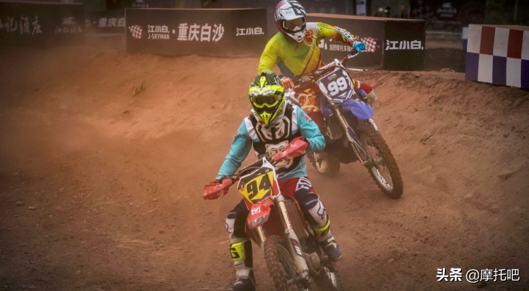 这摩托真好喝。。。不对....这酒真好骑！