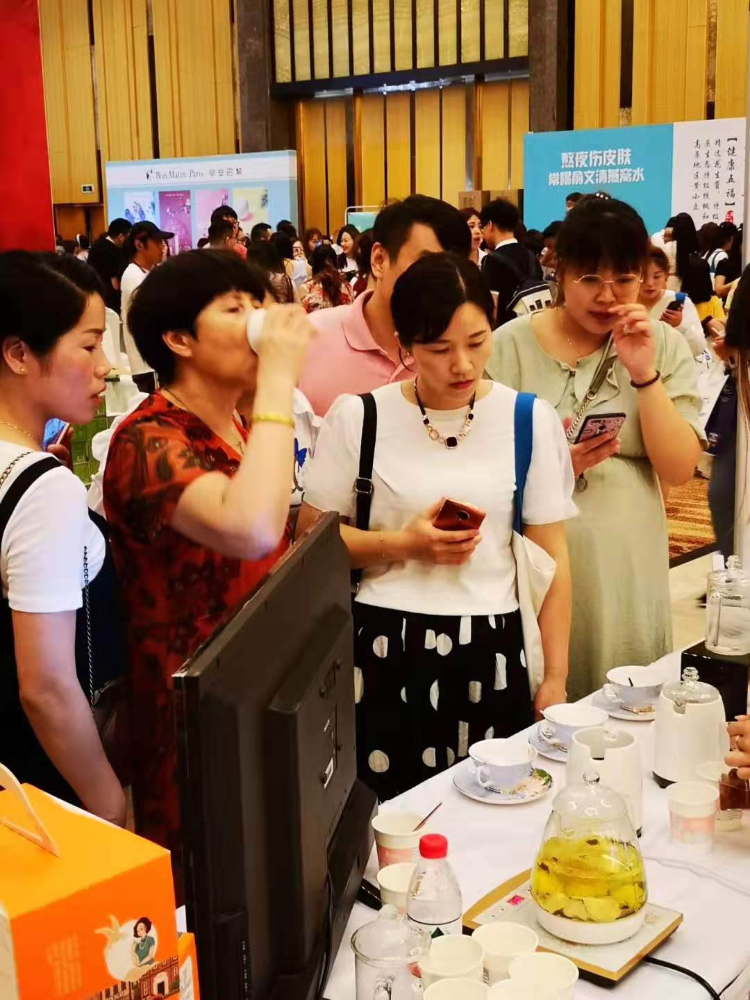 林瑞阳和他的新零售大会，恩宁堂燕窝备受时尚爱美女性追捧