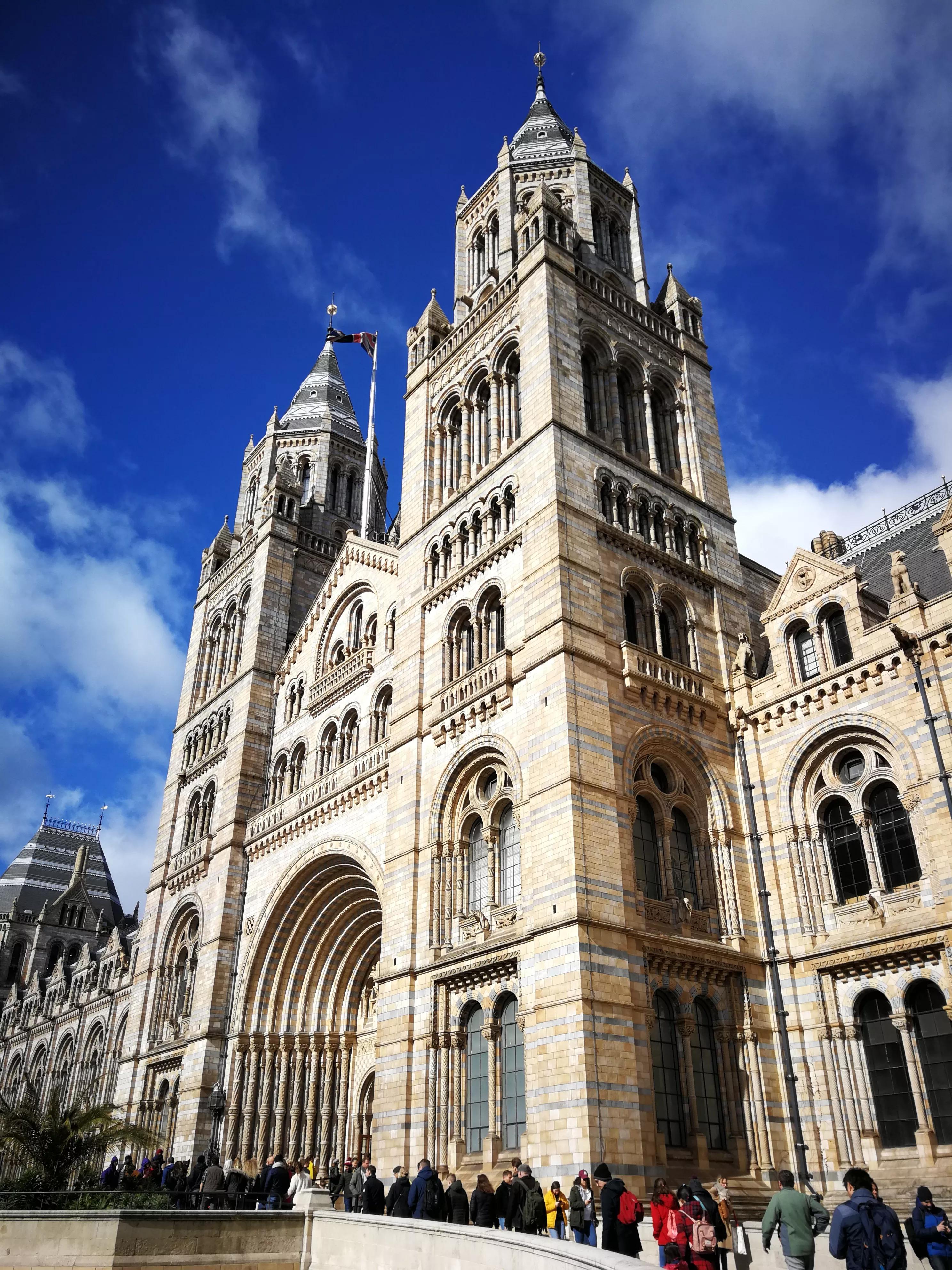 顶尖的业务员,外贸业务员和产品经理哪个好