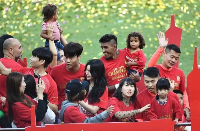 恒大太太团美女图片,恒大太太团金英权老婆