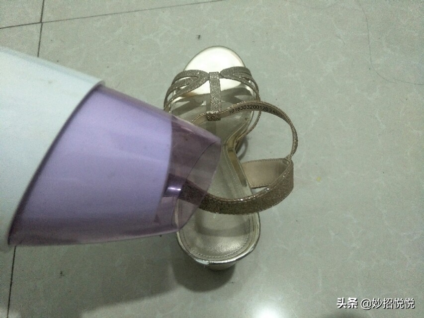 凉鞋磨脚是凉鞋的问题吗,凉鞋磨脚后跟小妙招