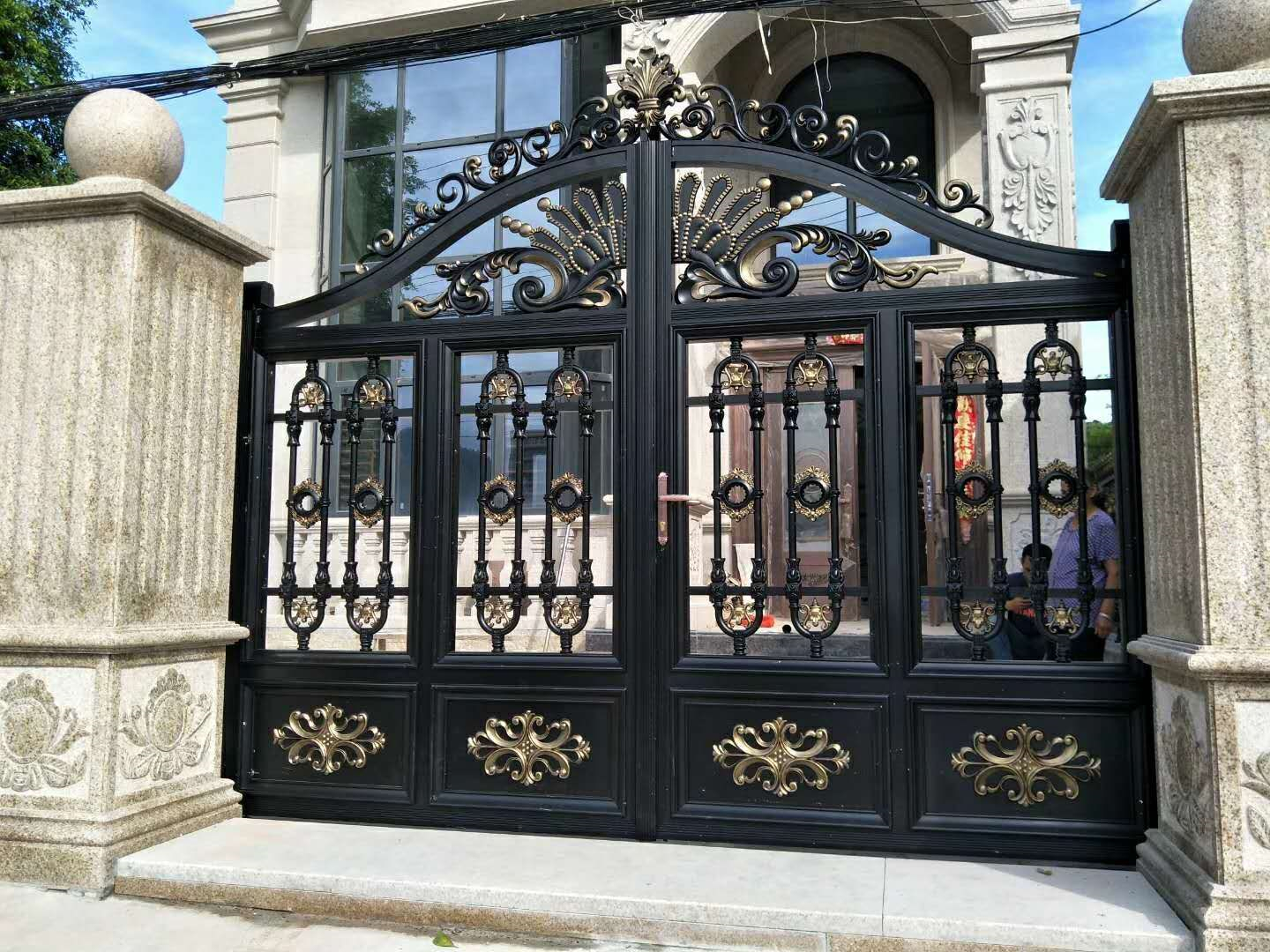 双开铝艺大门安装,双开铝艺大门