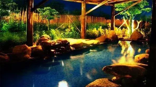 泡温泉为什么泡完指缝会疼,泡完温泉第二天浑身疼怎么回事