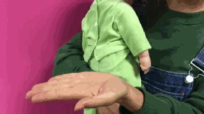 婴儿拍嗝的正确姿势拍多久,婴儿拍嗝正确拍应该什么样