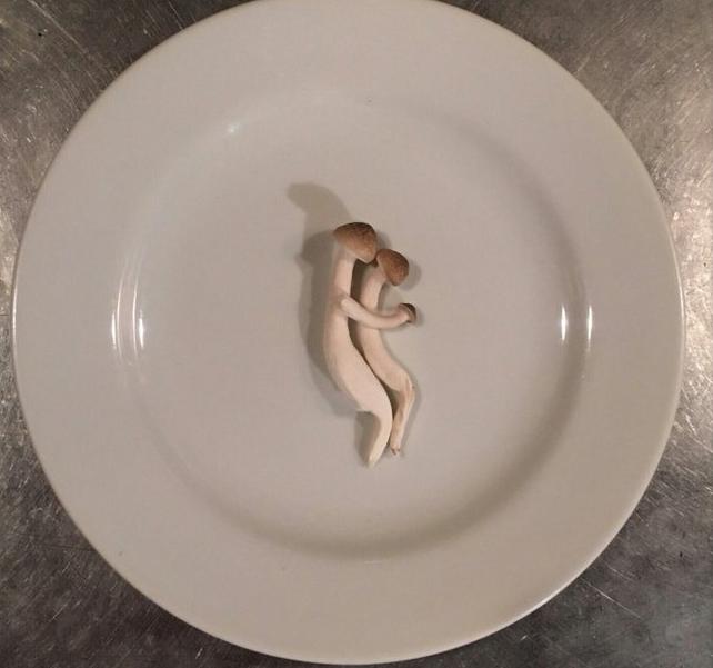 日本网友吐槽：吃个蘑菇也能被秀恩爱