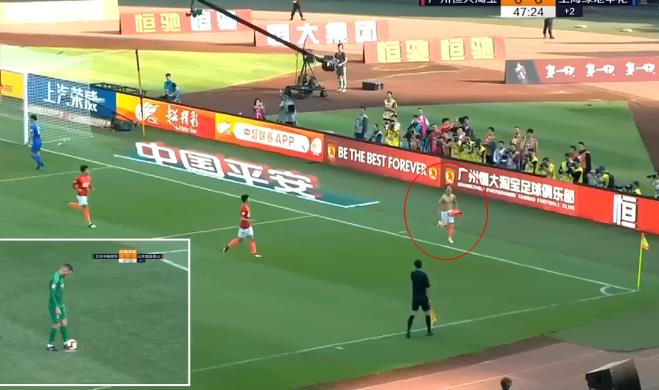 韦世豪在场下被红牌,韦世豪场边红牌