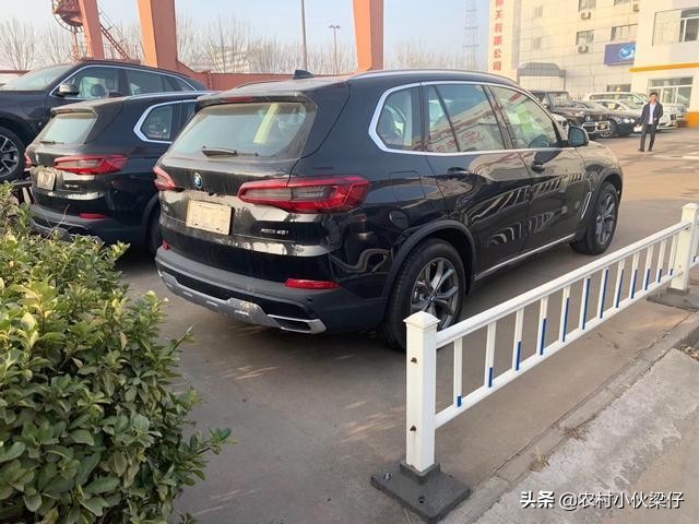 机械部落:天津港平行*口车进**中东版宝马X5在线实车解析