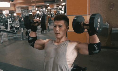 男生从平胸练出胸肌的真实案例,平胸练胸大肌能变大变紧吗