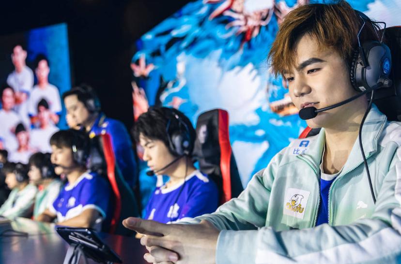 E星官宣新赛季大名单，奶茶担任主教练，但他的突然退役让人意外