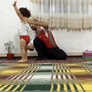 拥有6块腹肌的5岁孩子，人送外号“小泰山”！成年人都要跪了……