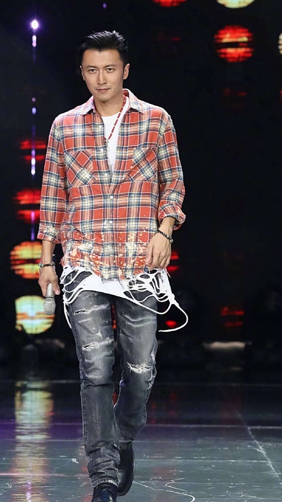 早秋格子衬衫穿搭2019,初秋必备单品经典白衬衫