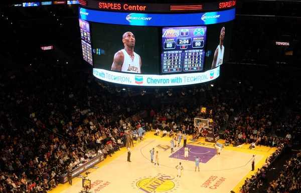 科比退役赛季湖人门票赚了多少钱,科比生涯退役战门票