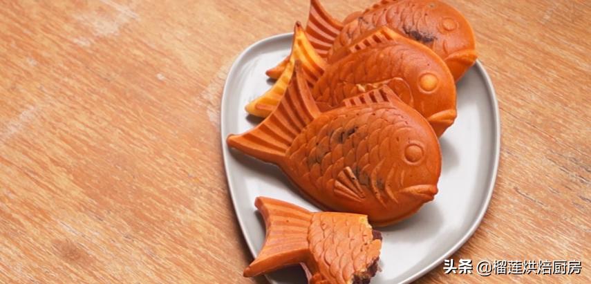 自己动手做出蜡笔小新同款鲷鱼烧，豆沙丝滑甜软，表皮蛋香浓郁