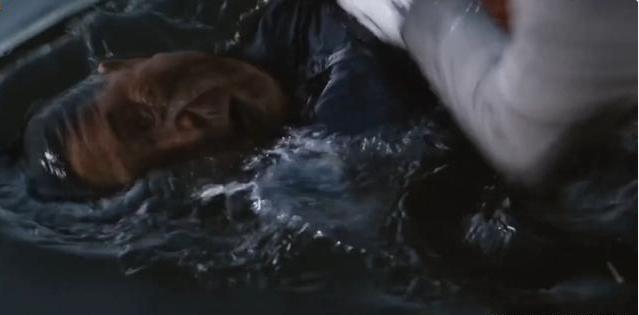 女子被奇怪物种侵入,女子被不明怪物侵袭